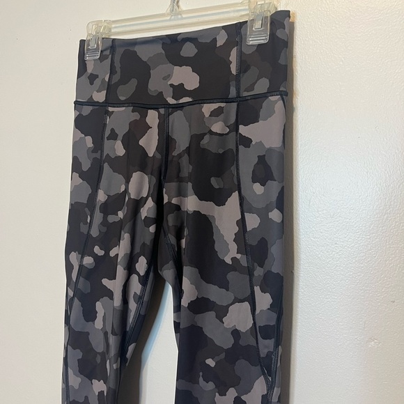 Athleta Camo Lightning 7/8 Tights Leggings with Pockets Small - Picture 5 of 6